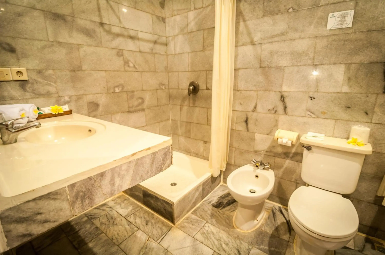 Отель Melasti Kuta Beach Hotel and Spa