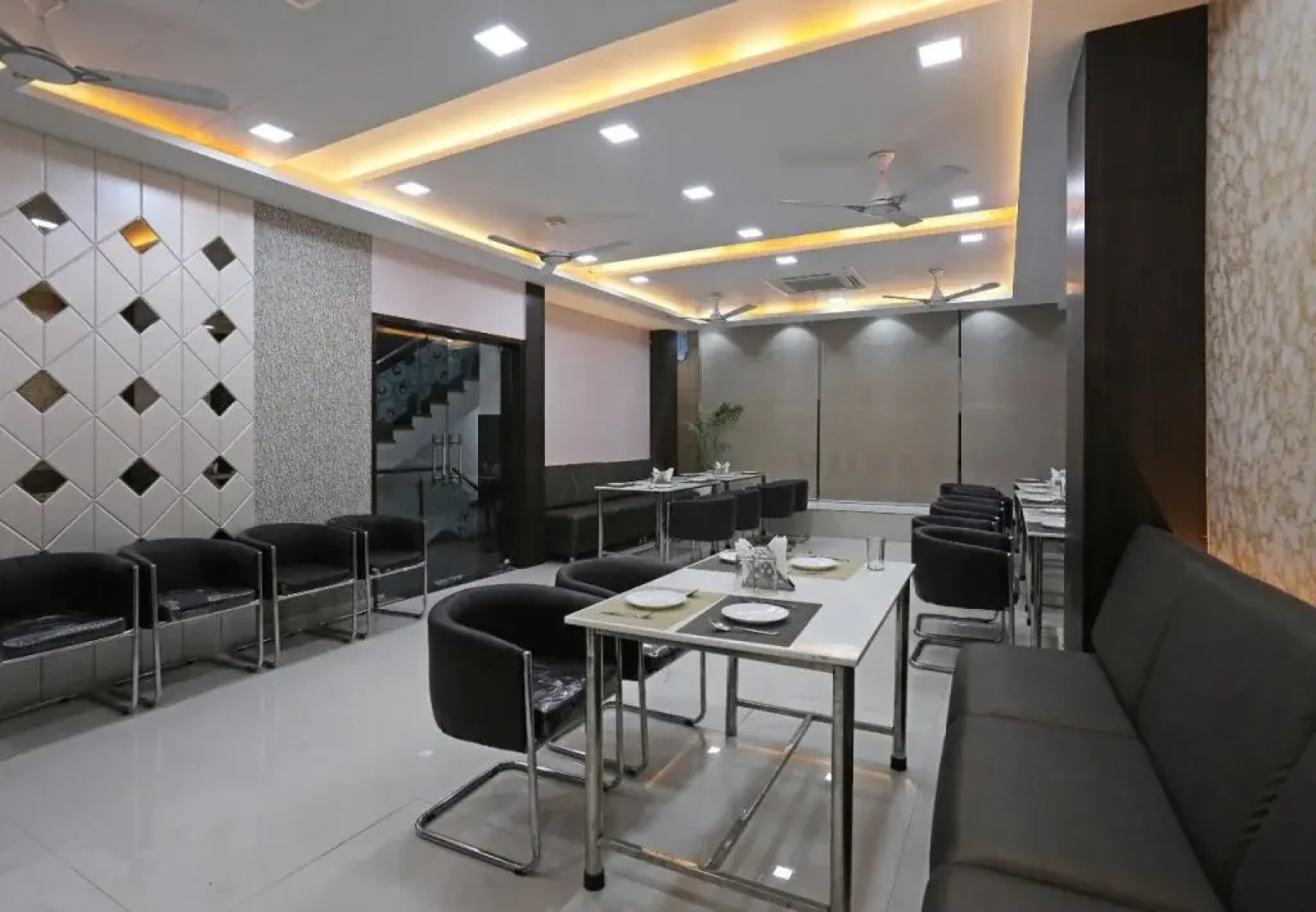 OYO 10360 Hotel Grand Manoranjan