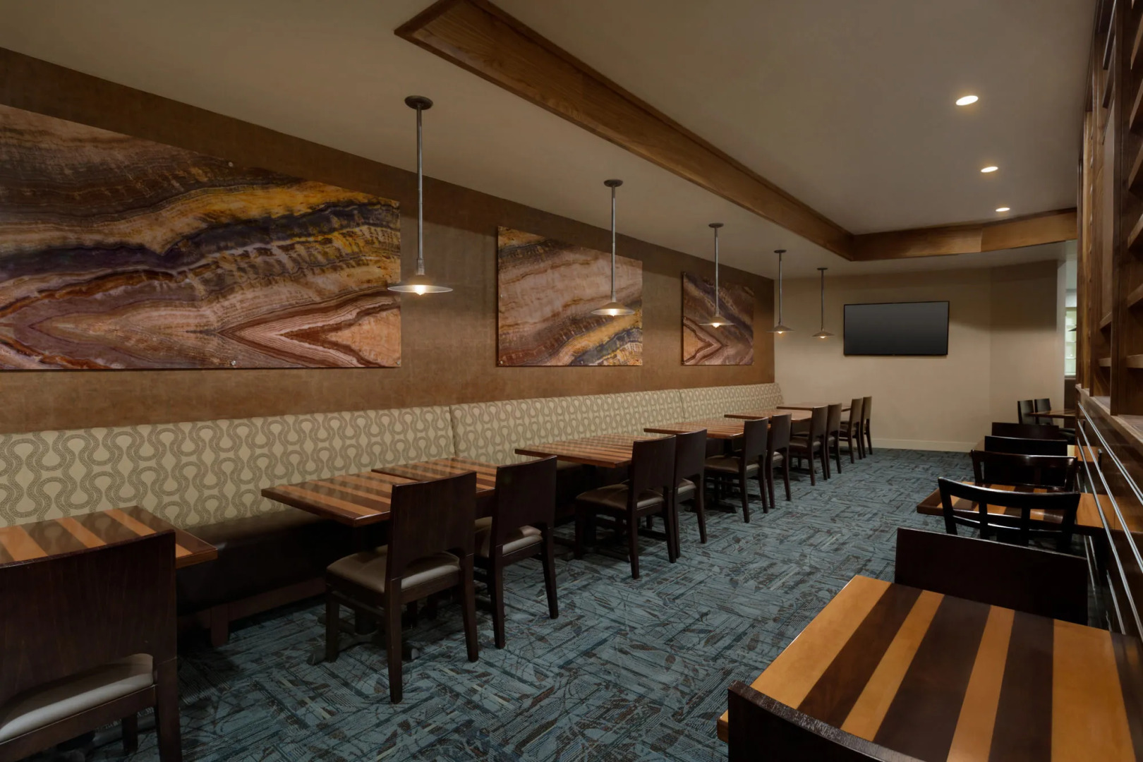 Delta Hotels by Marriott Helena Colonial