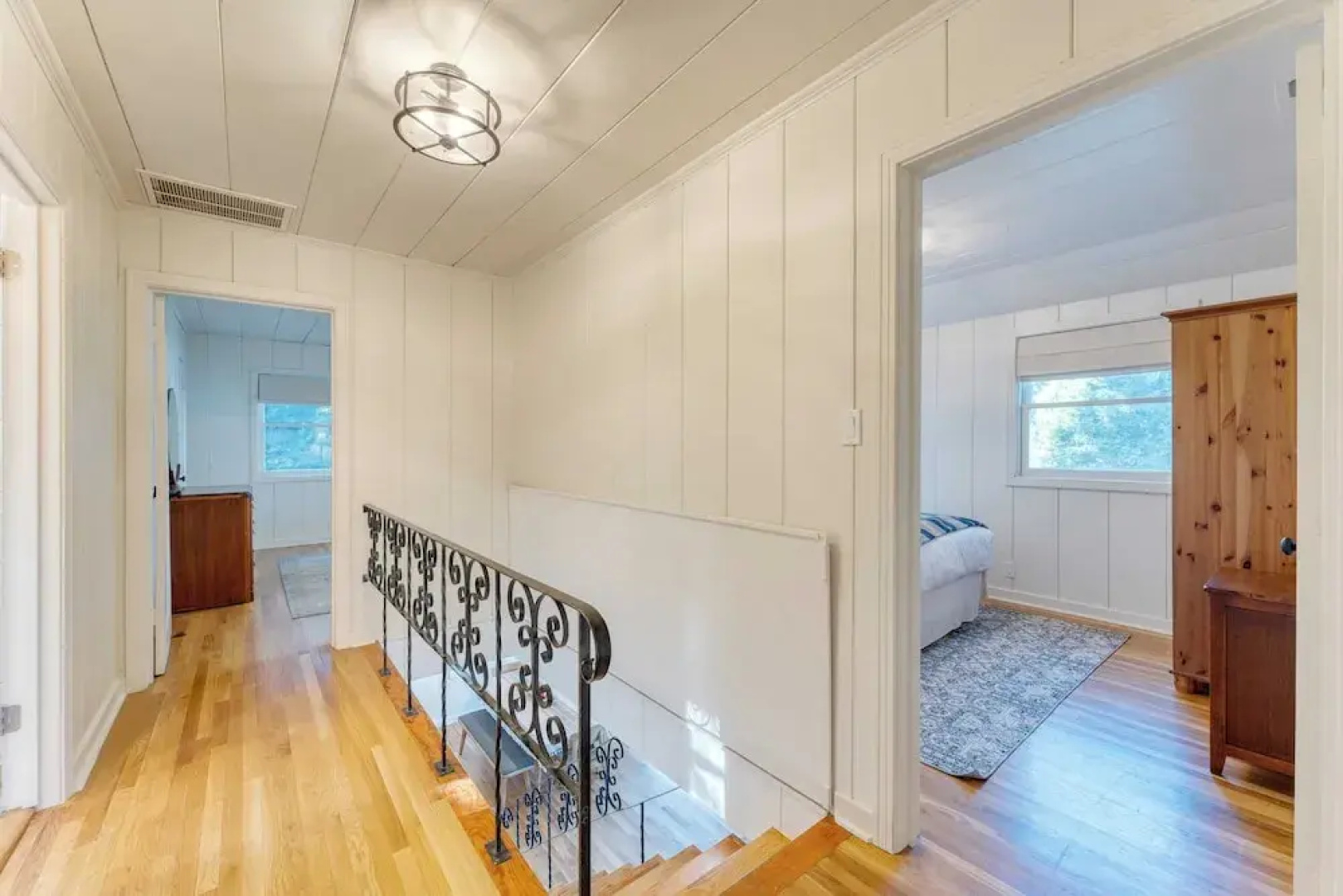 West Shore Lake House by Avantstay Ski Cabin w/ Backyard Sledding Hill!
