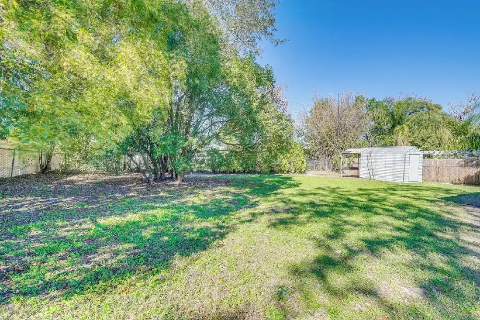 Spring Hill Home - 3 Mi to Weeki Wachee Springs!