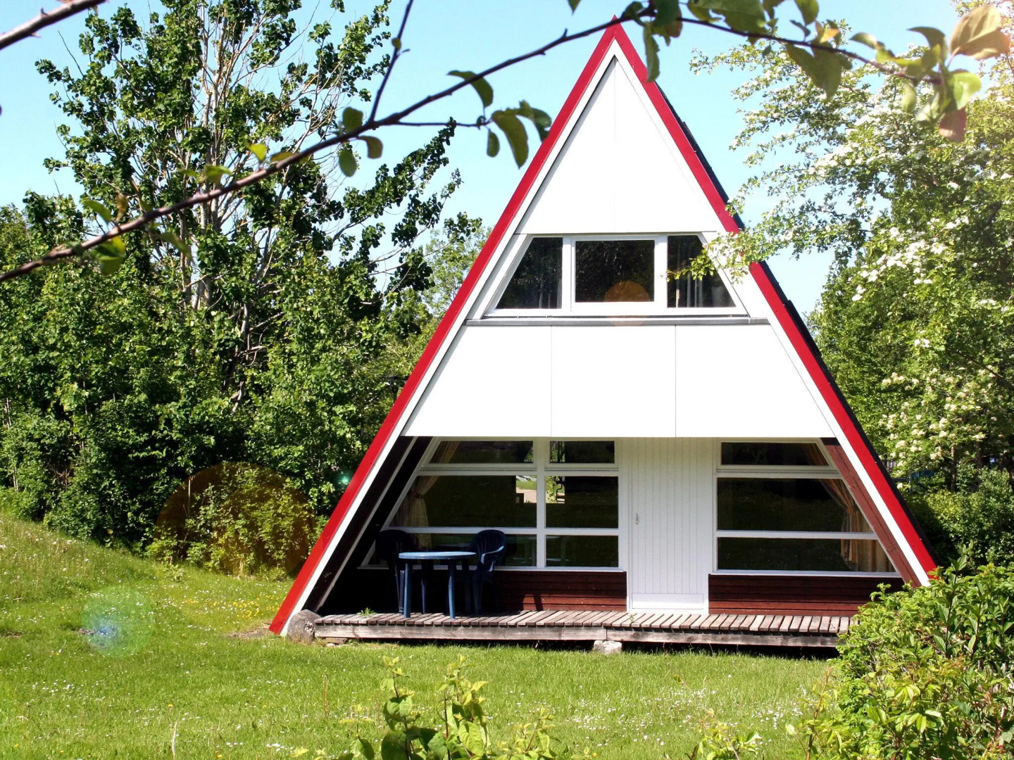 Detached holiday home, decorated with wood, on the Ostsee