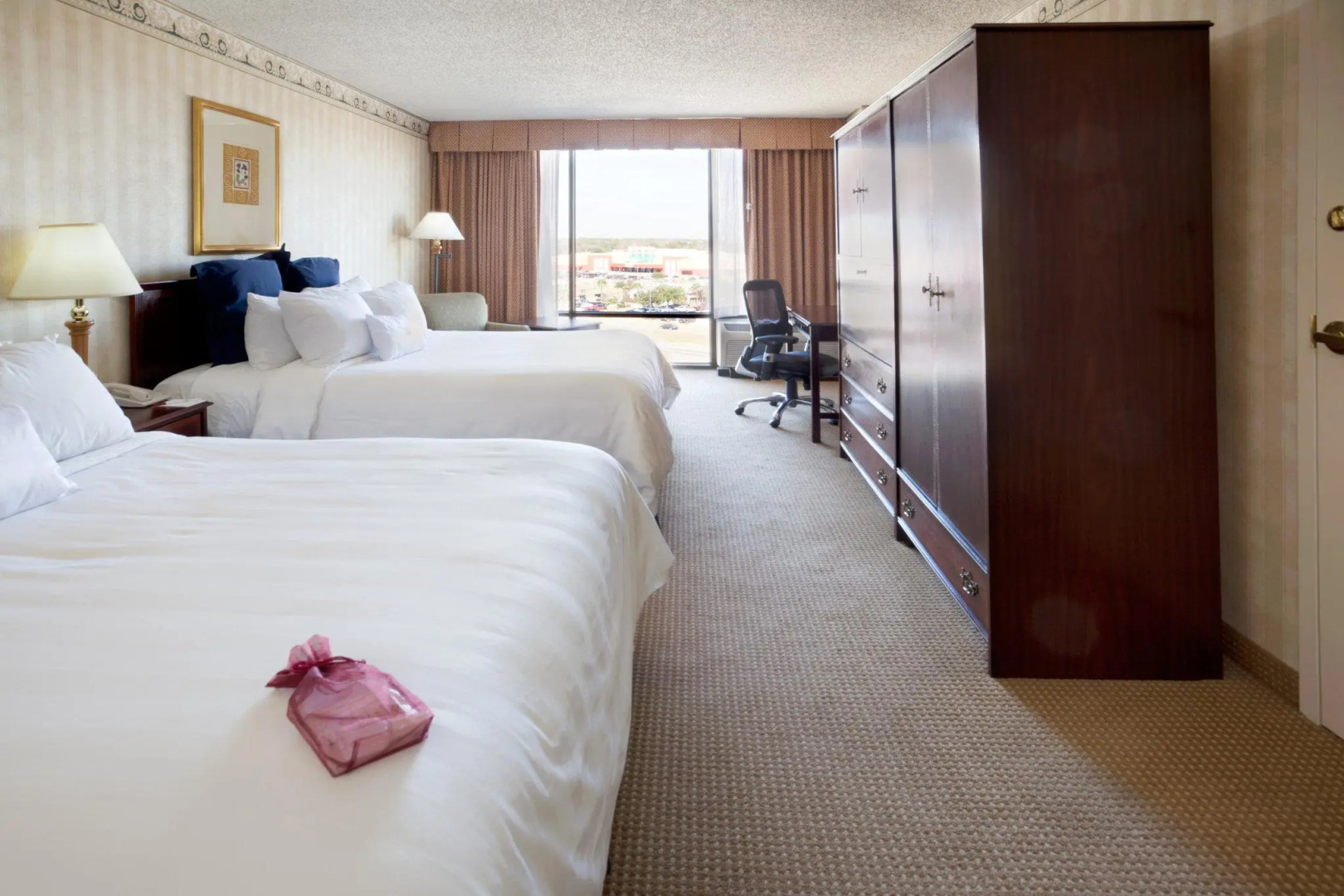 Crowne Plaza Hotel Northwest-Brookhollow