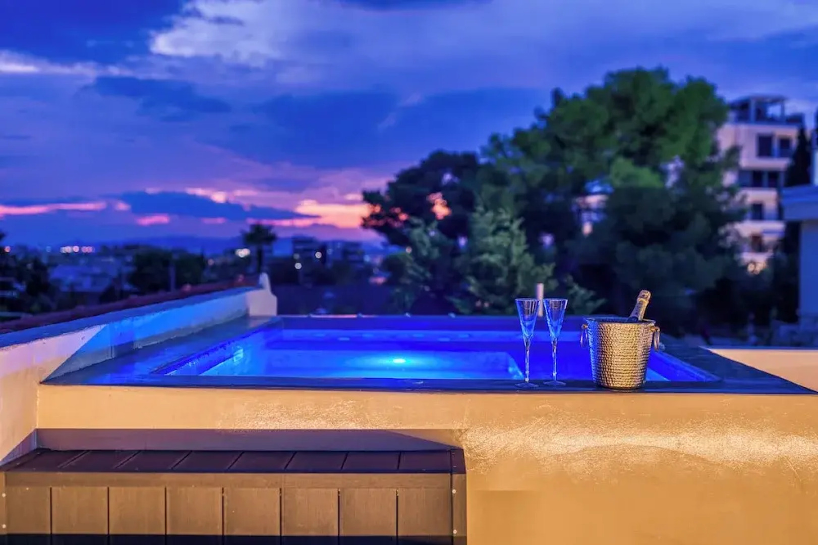 Alimos Luxury 3Bd w Outdoor Jacuzzi