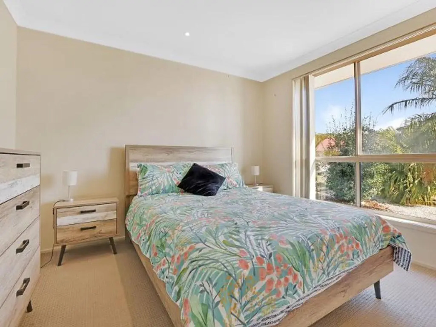 Pool Paradise in the Heart of Vincentia