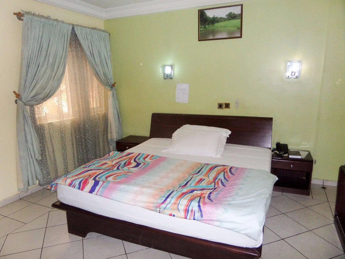 Gloriana Hotel and Suites