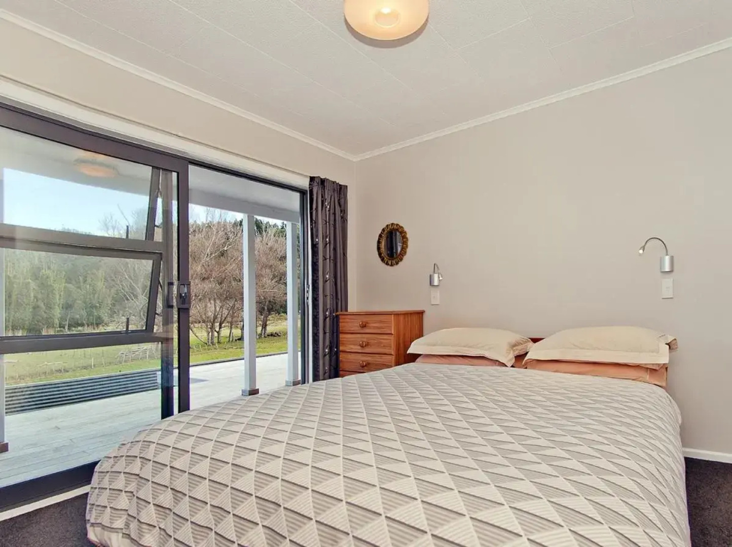 Sea Breeze - Whangamata Holiday Home