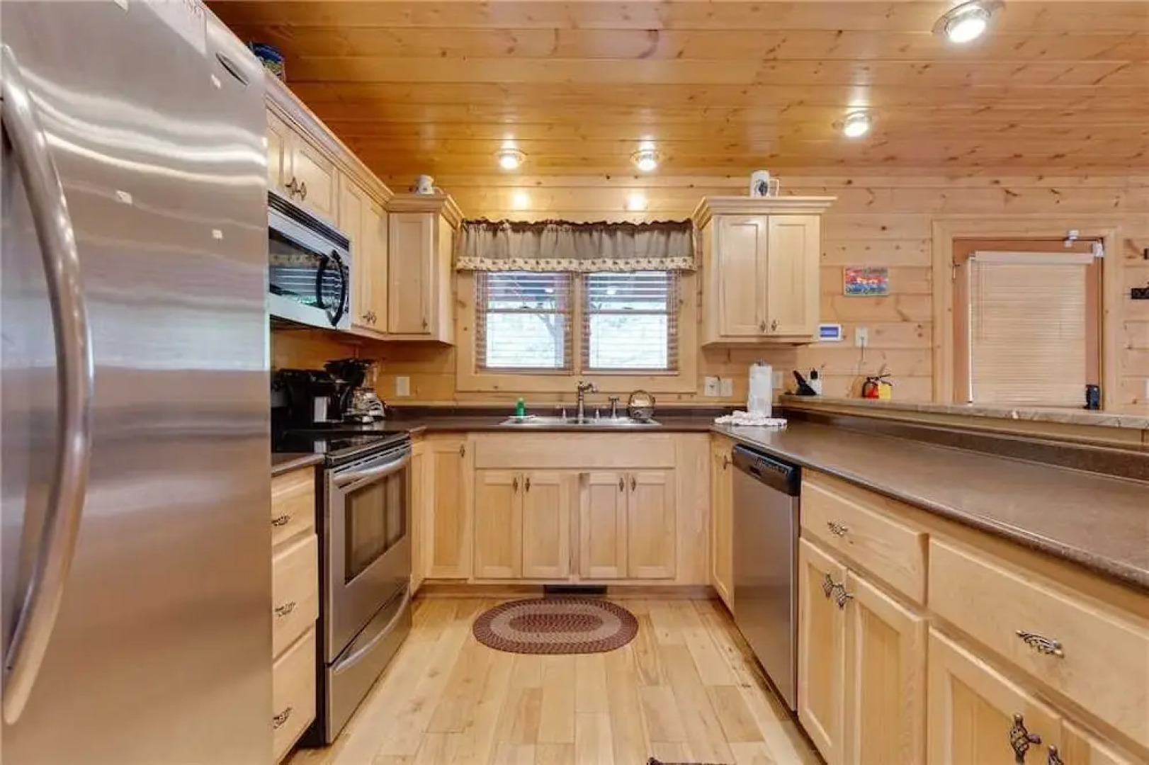 Changes in Latitude 4 Bedroom Home with Hot Tub