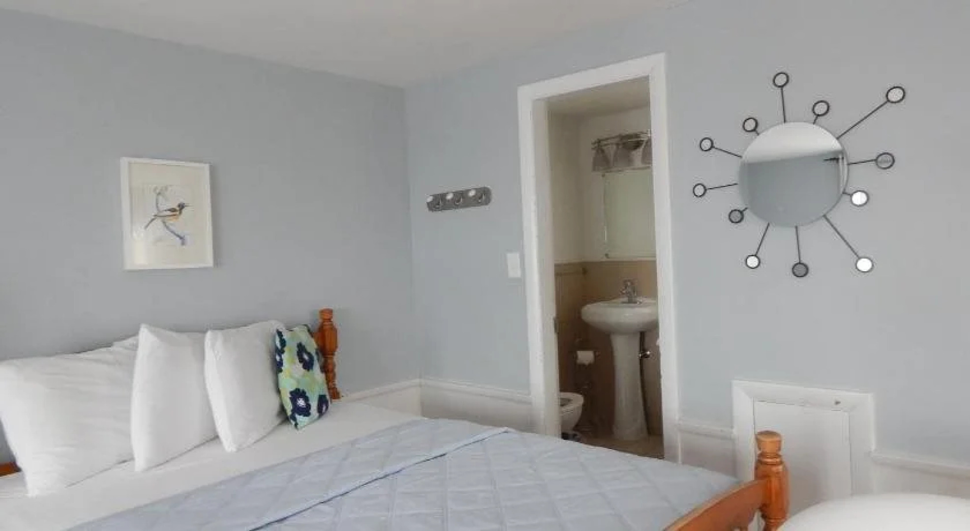 Eagle House Beachside Motel