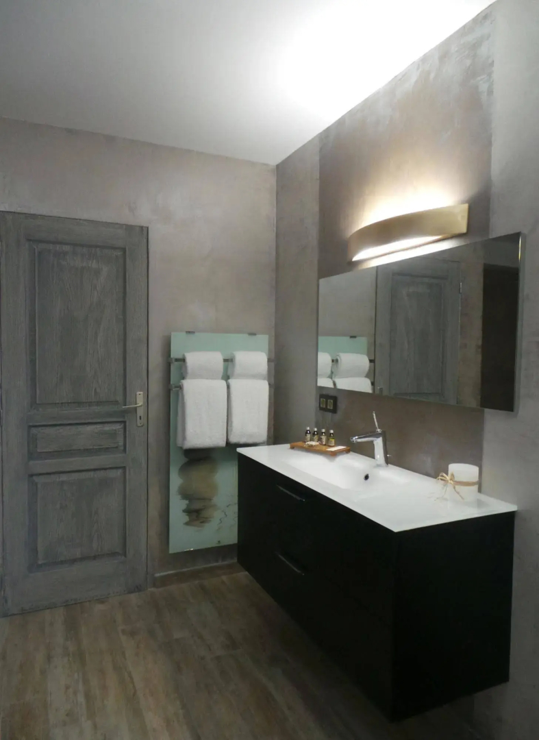 Isulella Hotel & restaurant