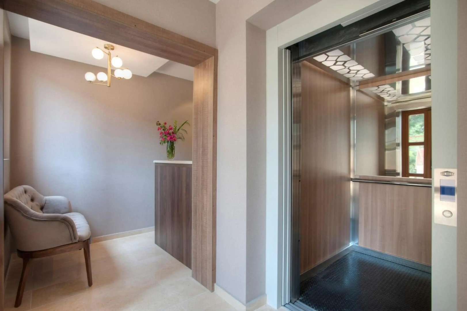 Отель Twelve by Aycon