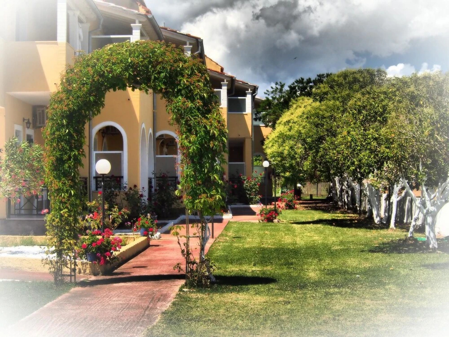 Studio in Corfou, With Pool Access, Balcony and Wifi