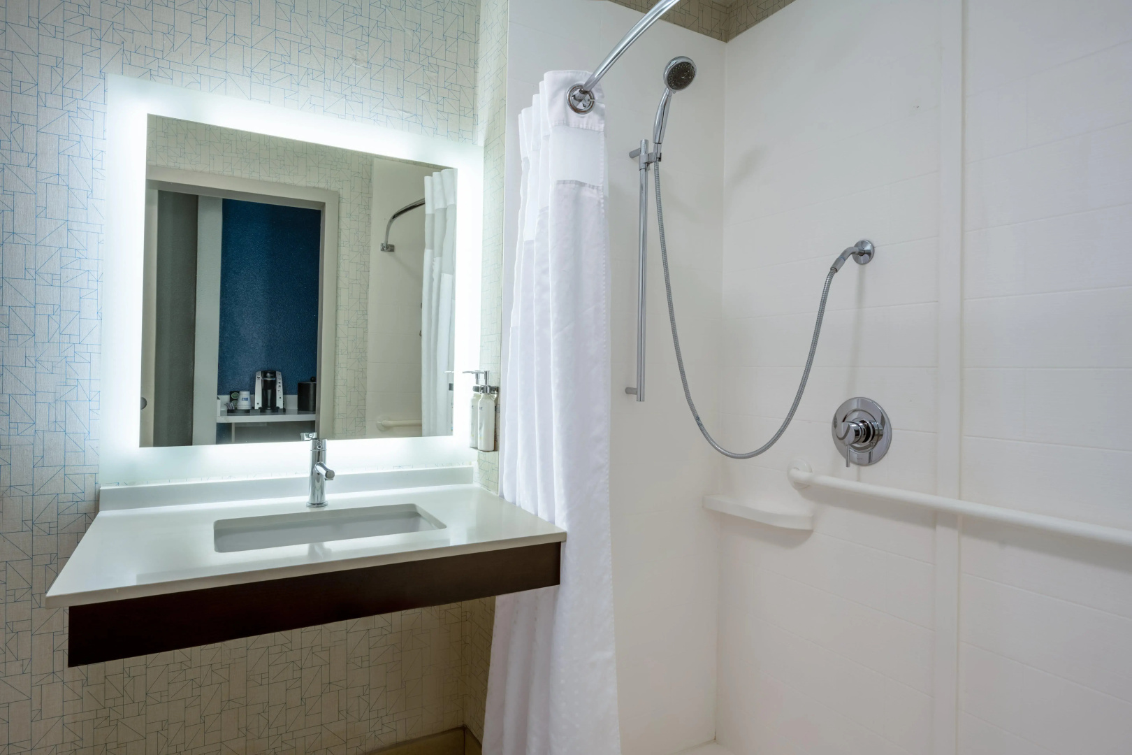 Holiday Inn Express Portland SE- Clackamas Area by IHG