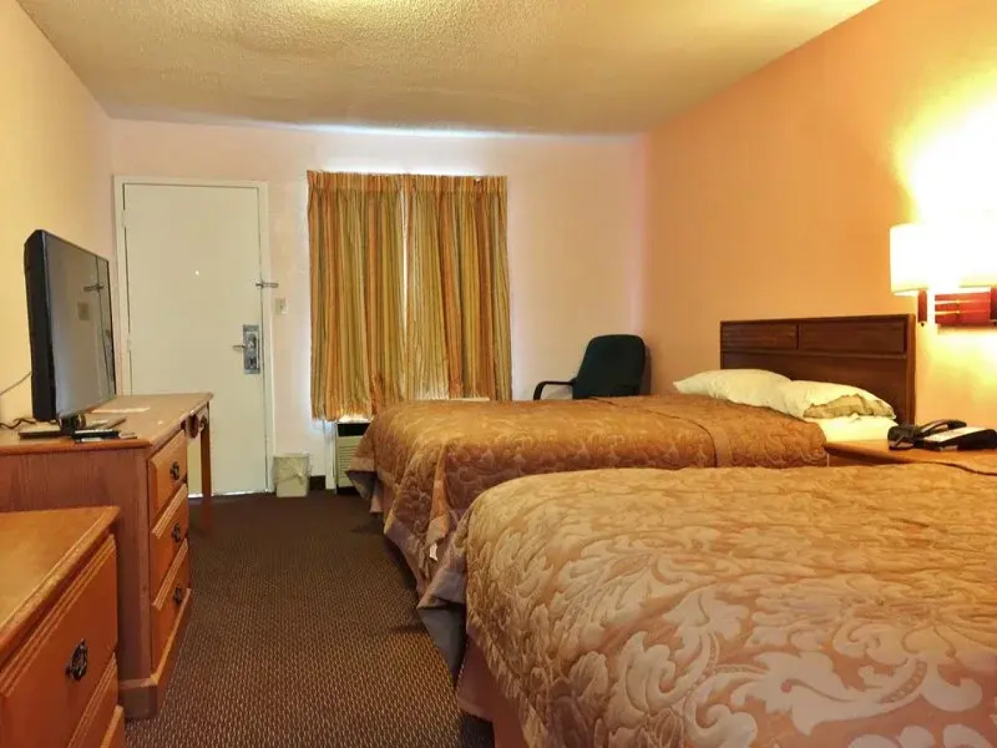 Rodeway Inn & Suites