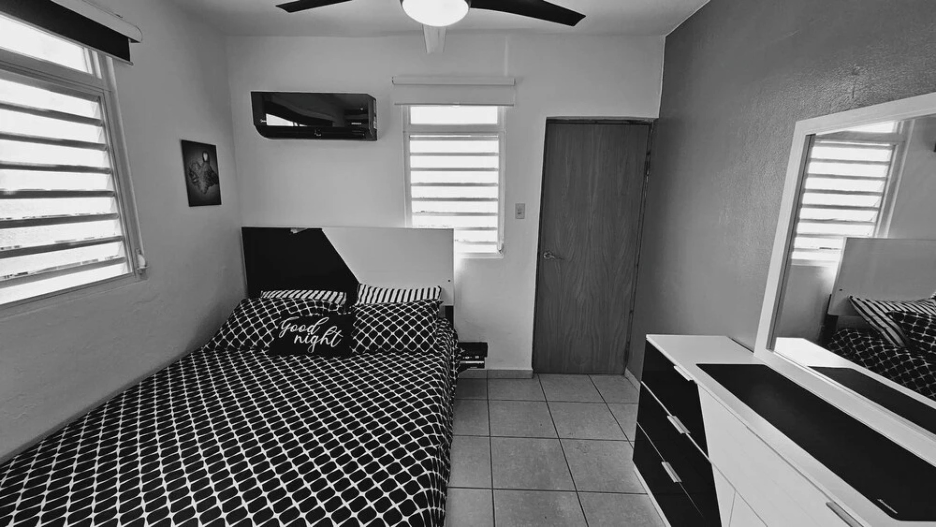 Cozy and Modern Apartment Black & White With Jacuzzi on Terrace