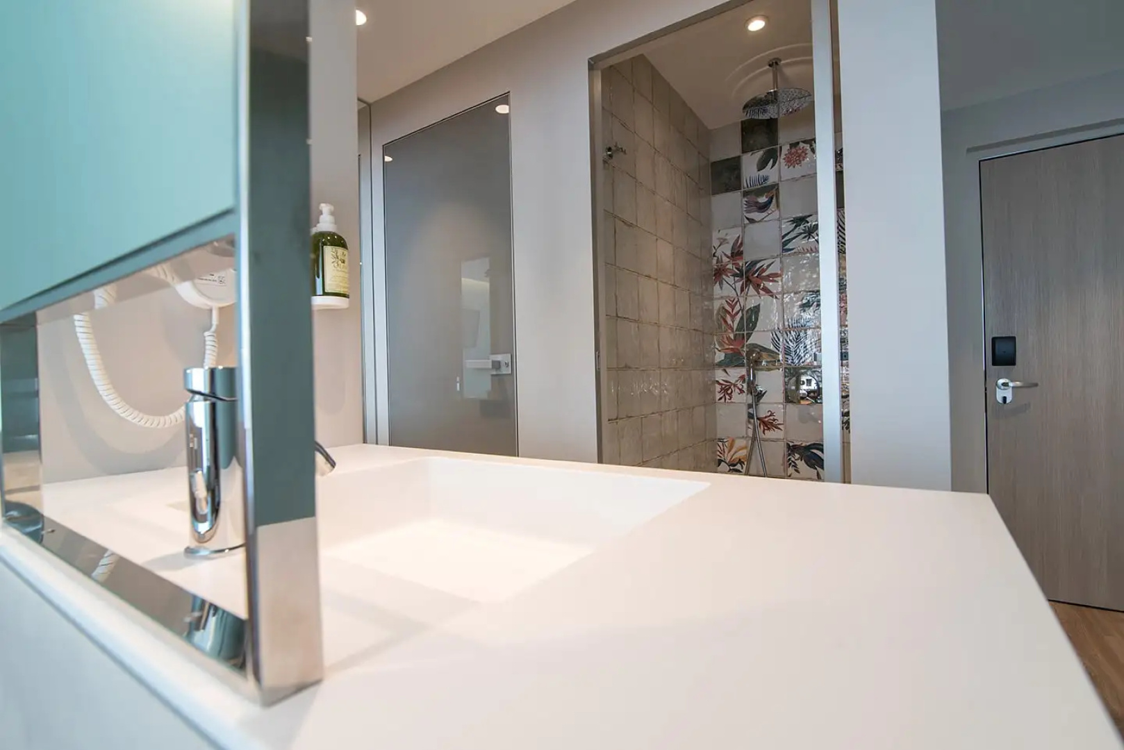 Casual Kubic Athens Hotel