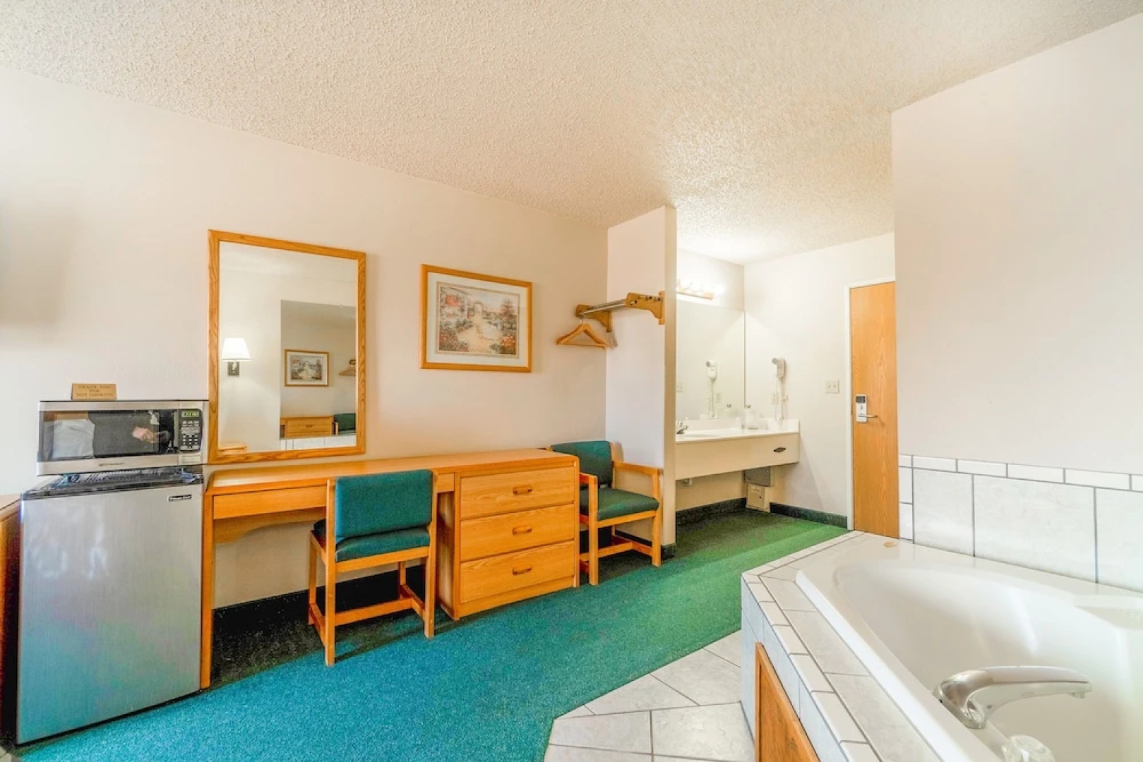 HomeTown Inn By OYO Texhoma, OK