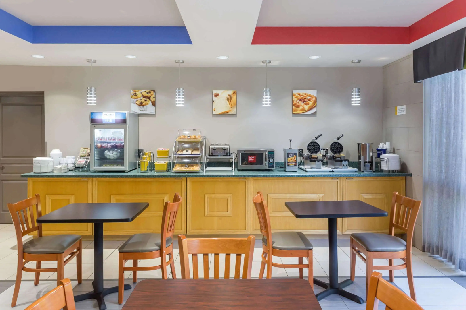 Days Inn & Suites by Wyndham Fort Myers Near JetBlue Park