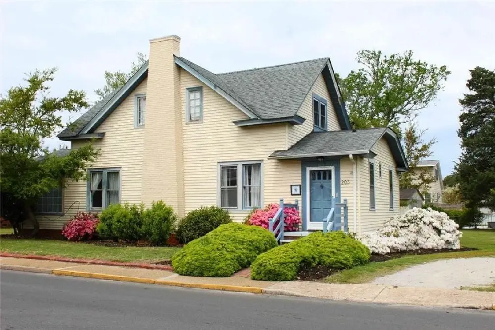 Historic Manteo The Baum 2 Br cottage by RedAwning