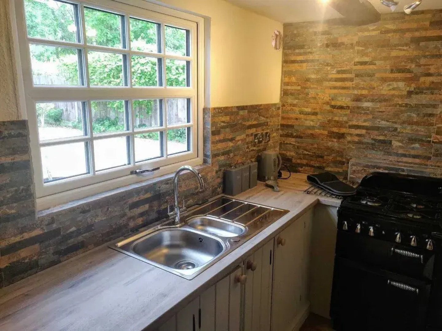 Whitehouse Guest House