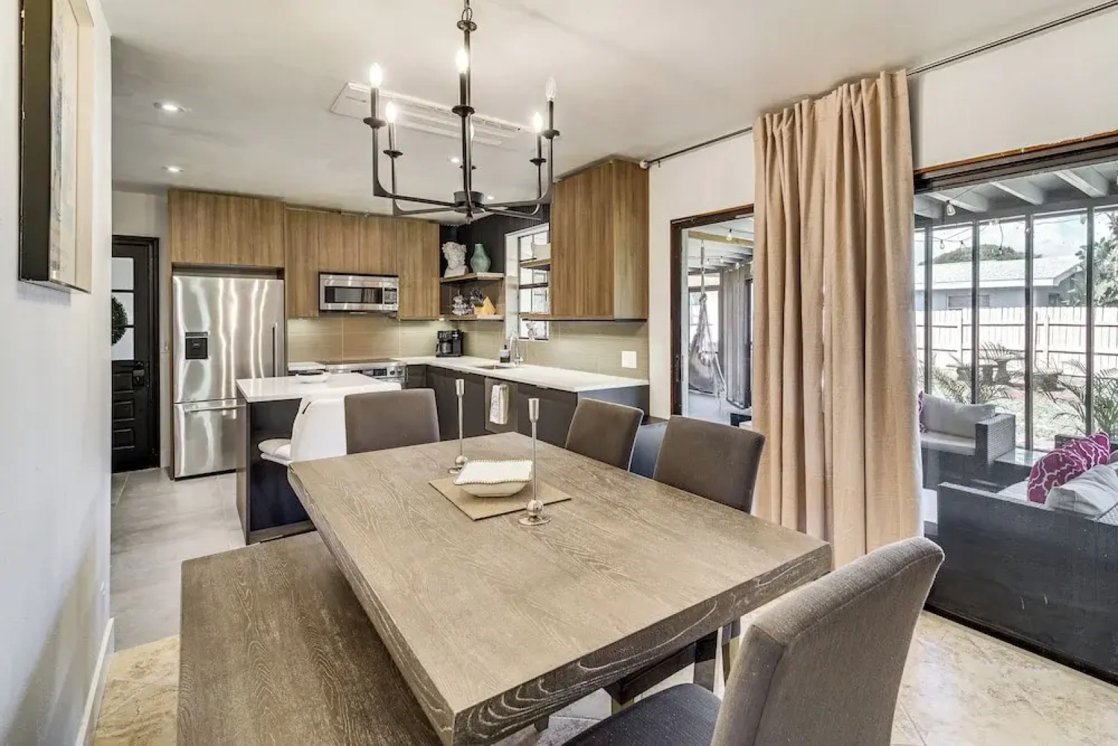 Walk to Beach & Eats: Modern Indialantic Apt