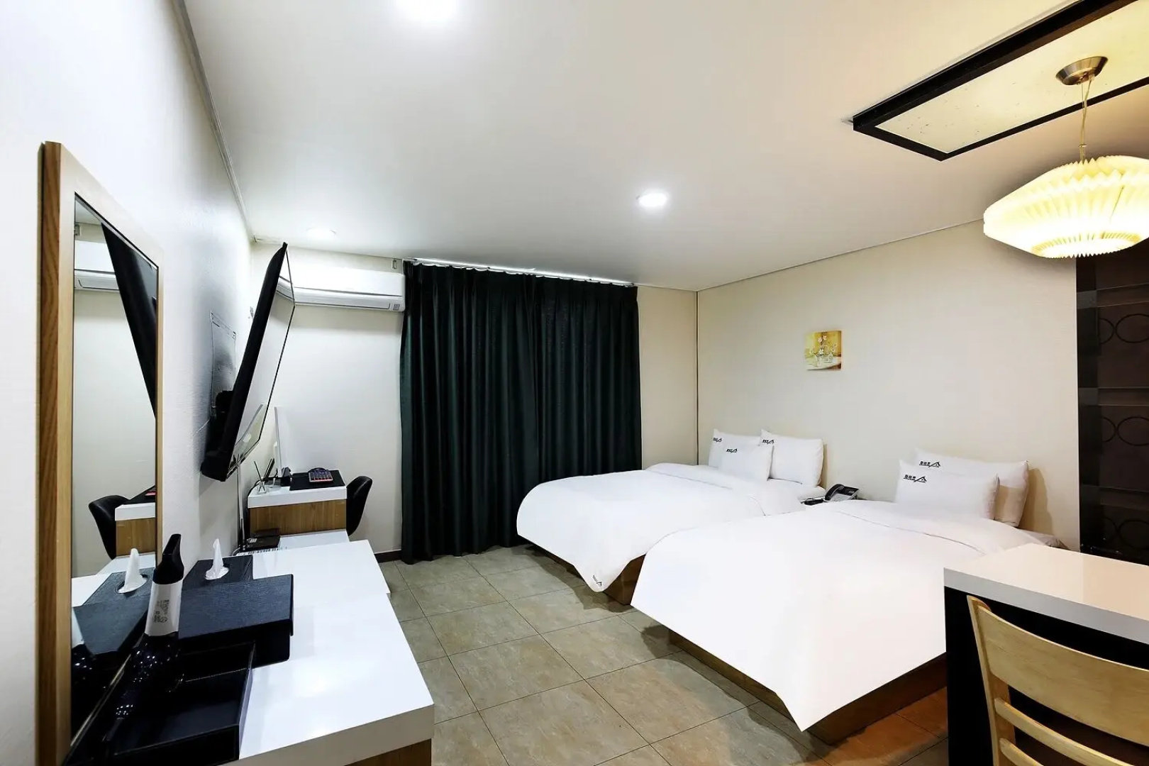 White Tourist Hotel