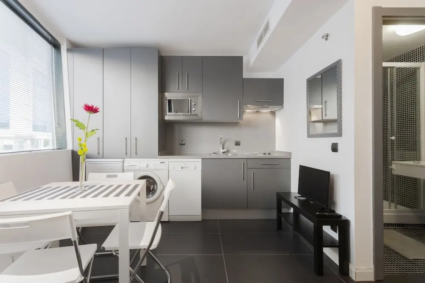 Dobo Homes Manoteras I Apartment