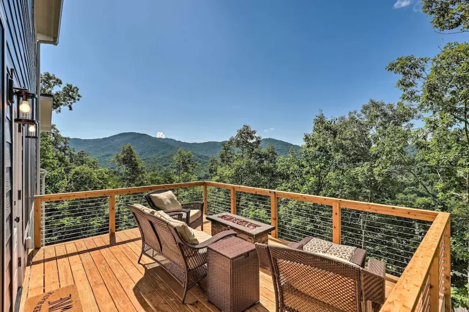 Escape w/ Hot Tub, Mtn Views: 5 Mi to Urban Trail