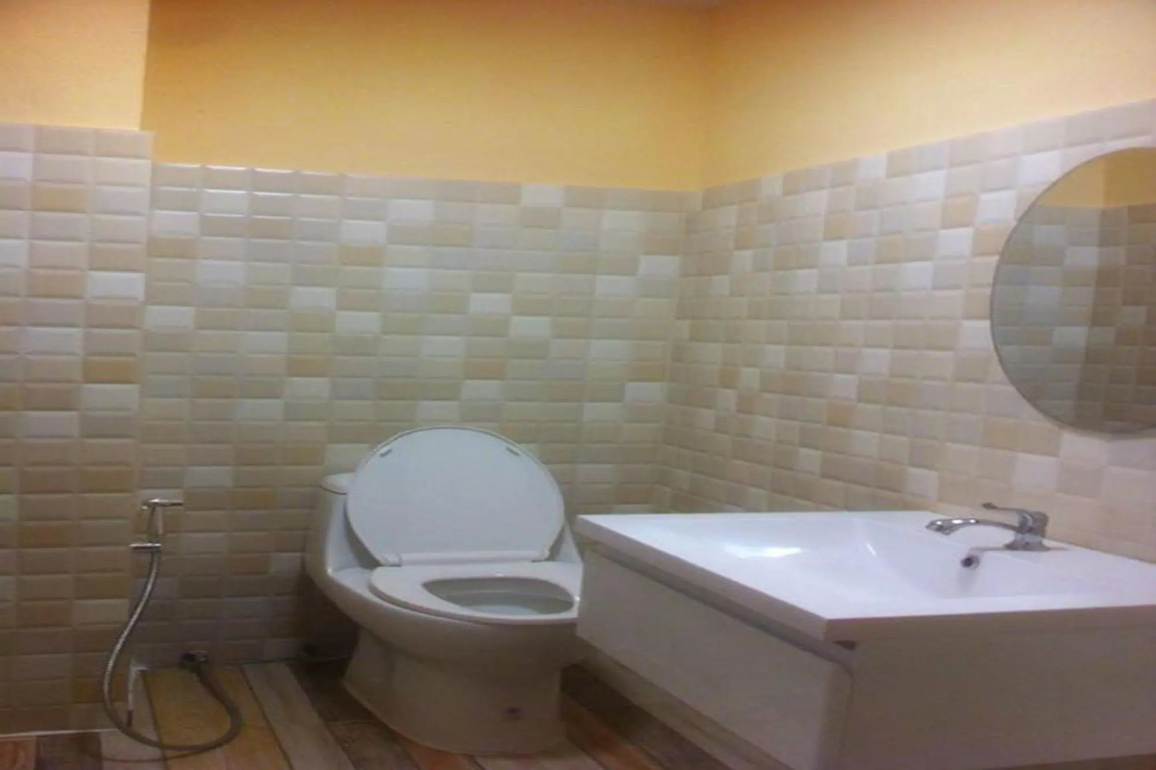 Lemon Tree Residence Sriracha