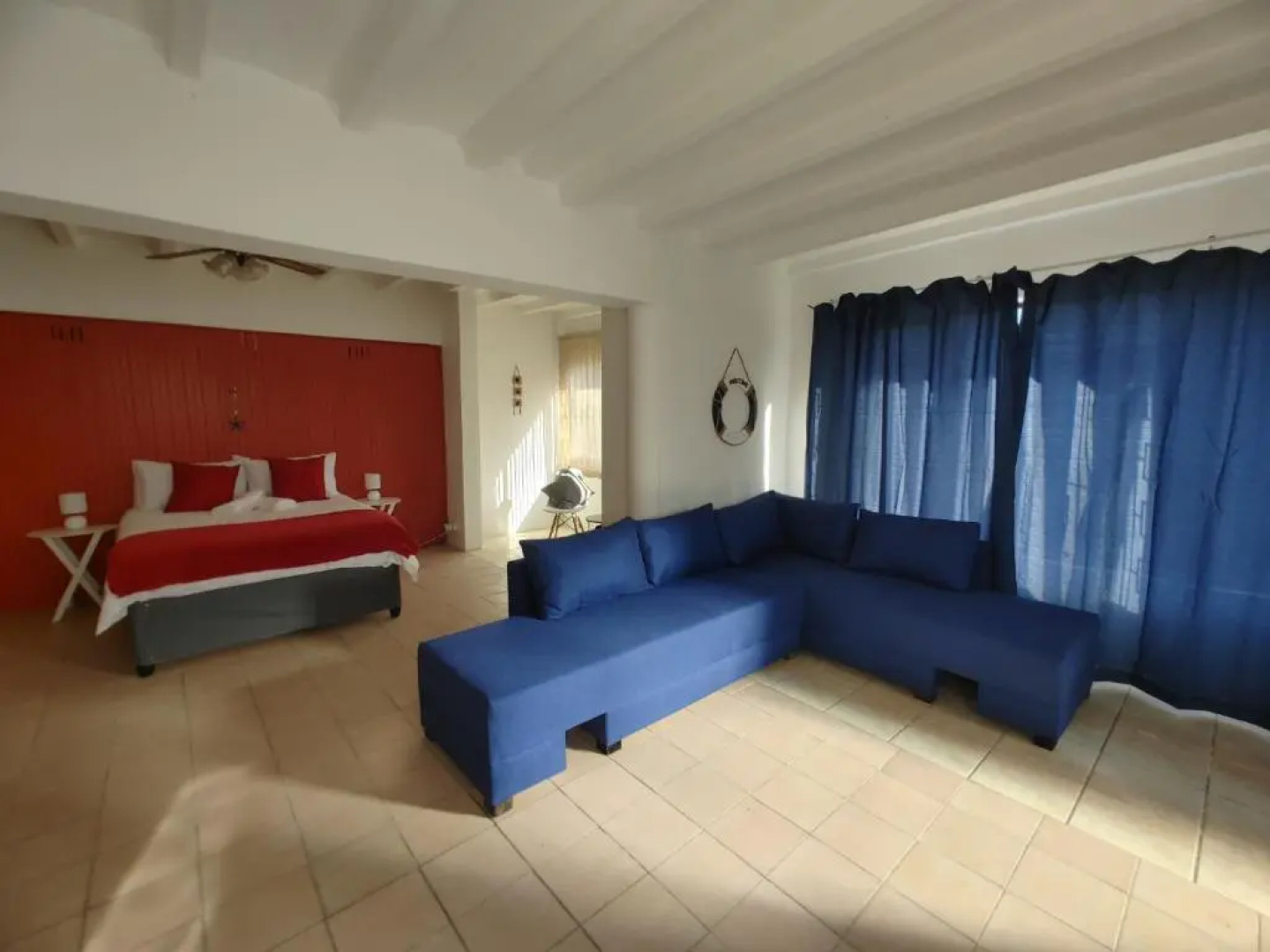 Cozy beach cottage with communal pool