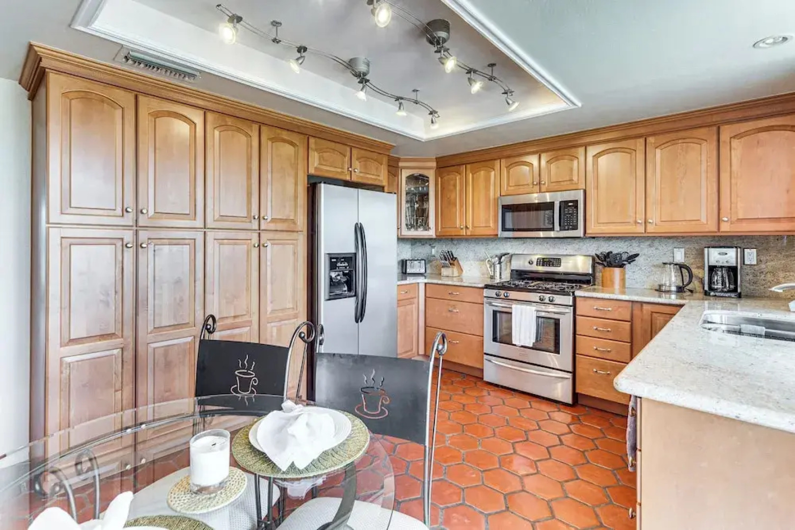 1 Mi to Shops on El Paseo: Condo w/ Pool Access!