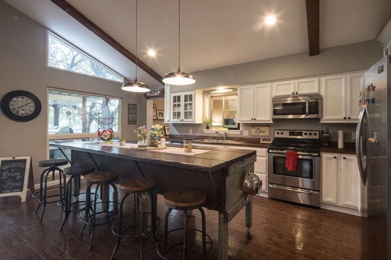 Honey Haus on the Horseshoe 3 Bedrooms 2 Bathrooms Home