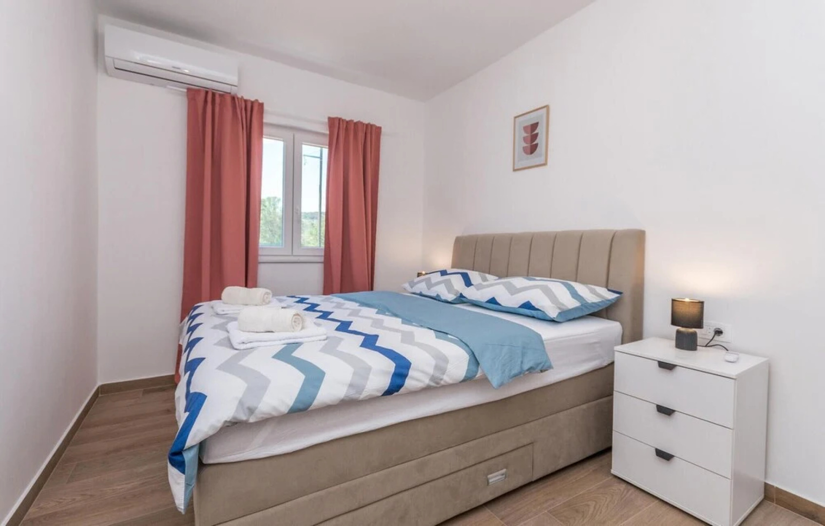 Stunning Home in Donje Rastane With Wifi, 4 Bedrooms and Outdoor Swimming Pool