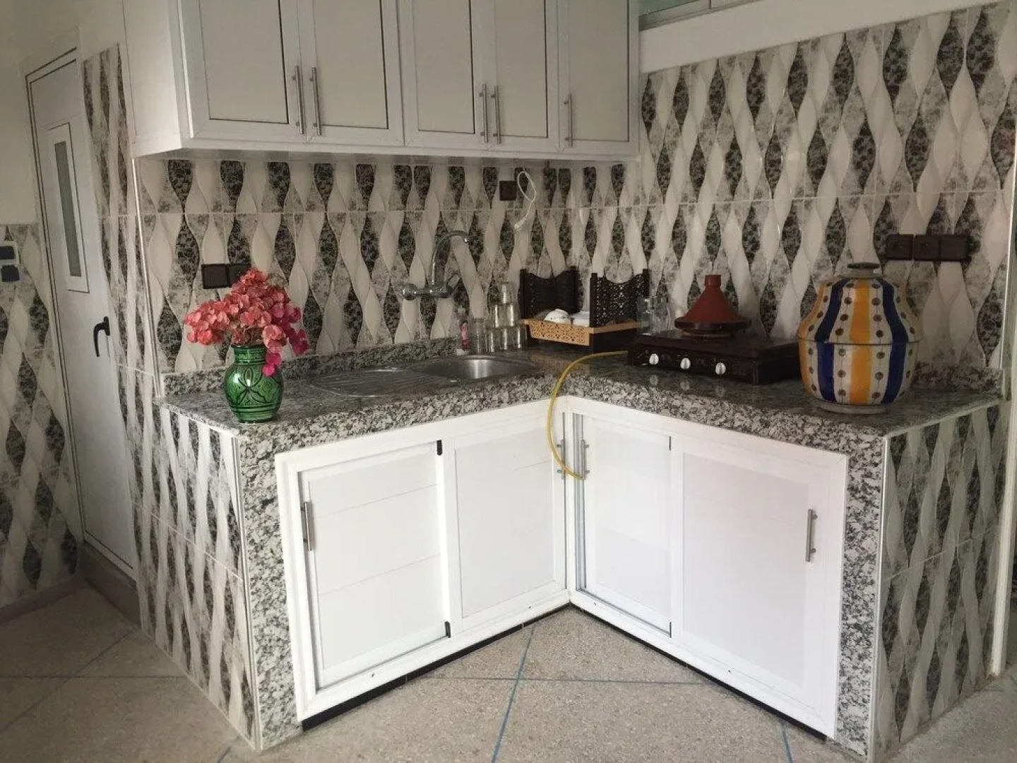 Cozy White House - Hostel