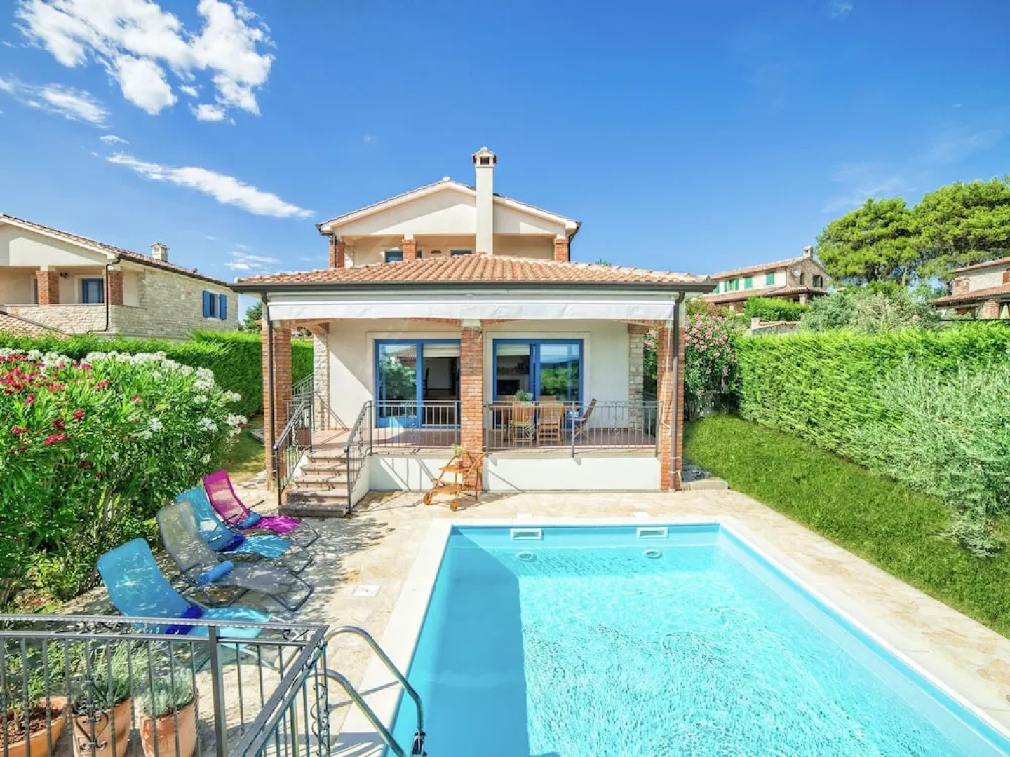 Detached modern villa with pool in Sveti Lovrec, near the beach and Porec