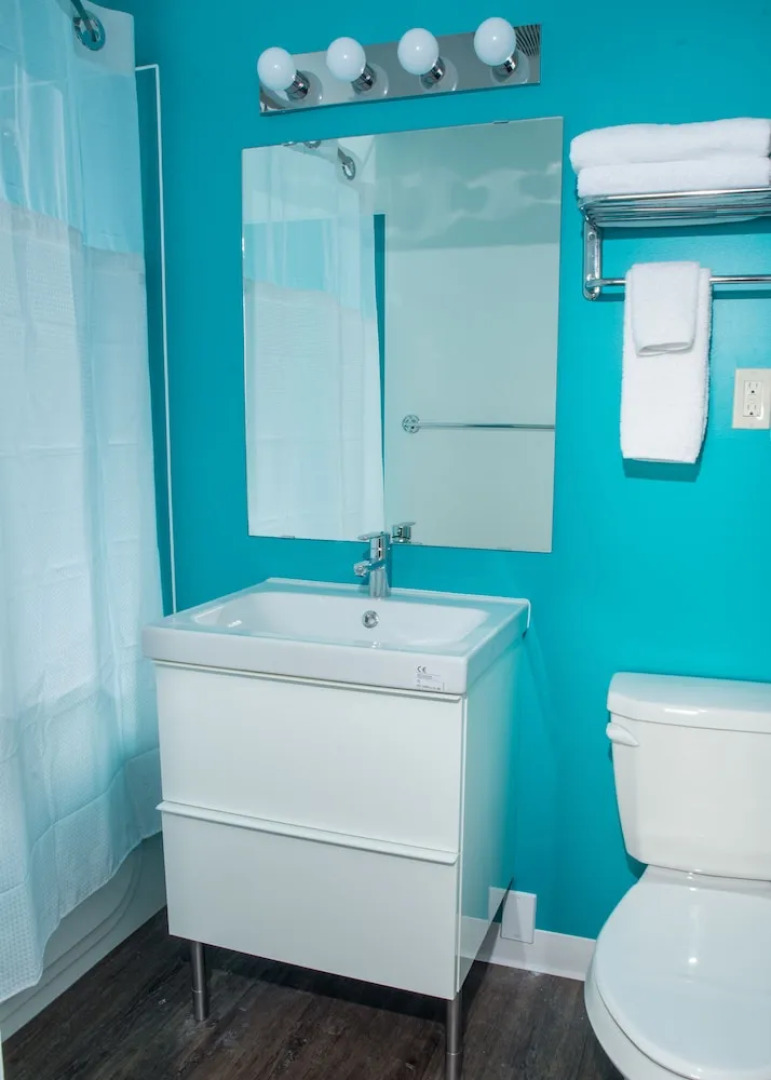 Abbott Villa on the lake (closed - visit new business Hotel Zed)