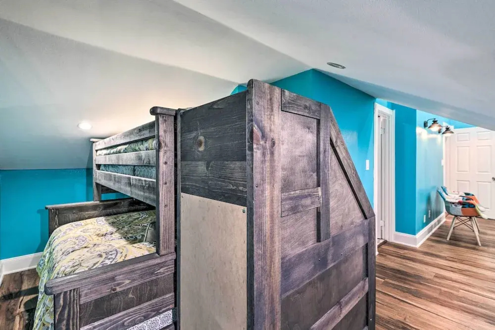 Private Pool: Spacious & Vibrant Argyle Villa!