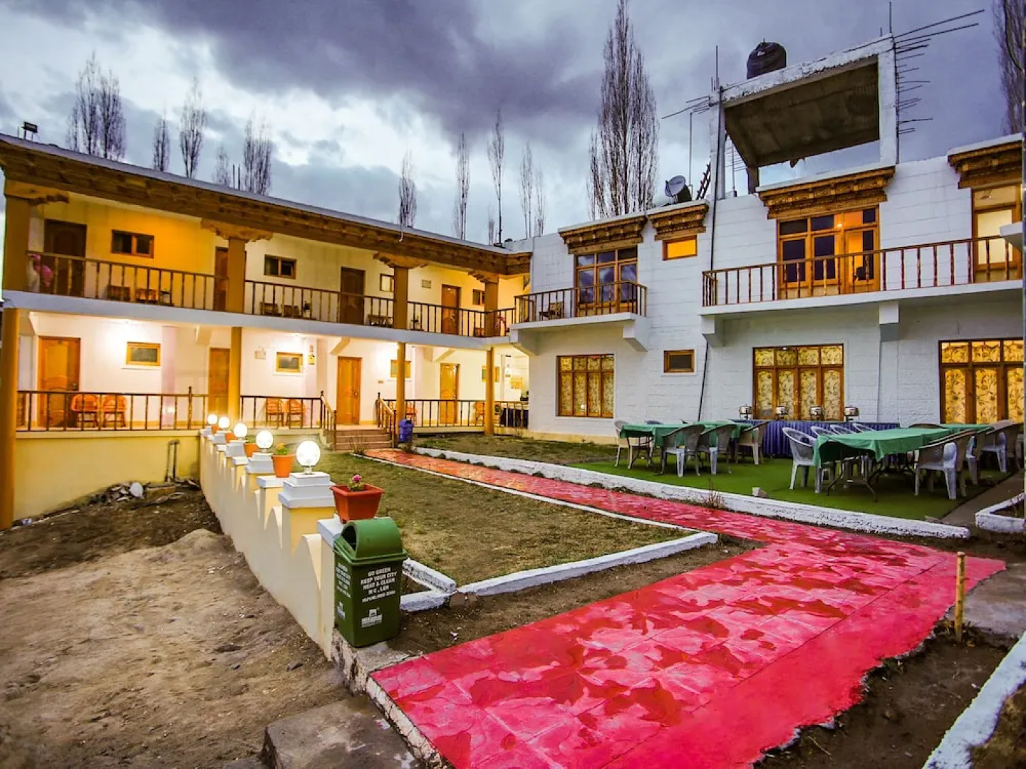 OYO 37004 City Heart Guest House