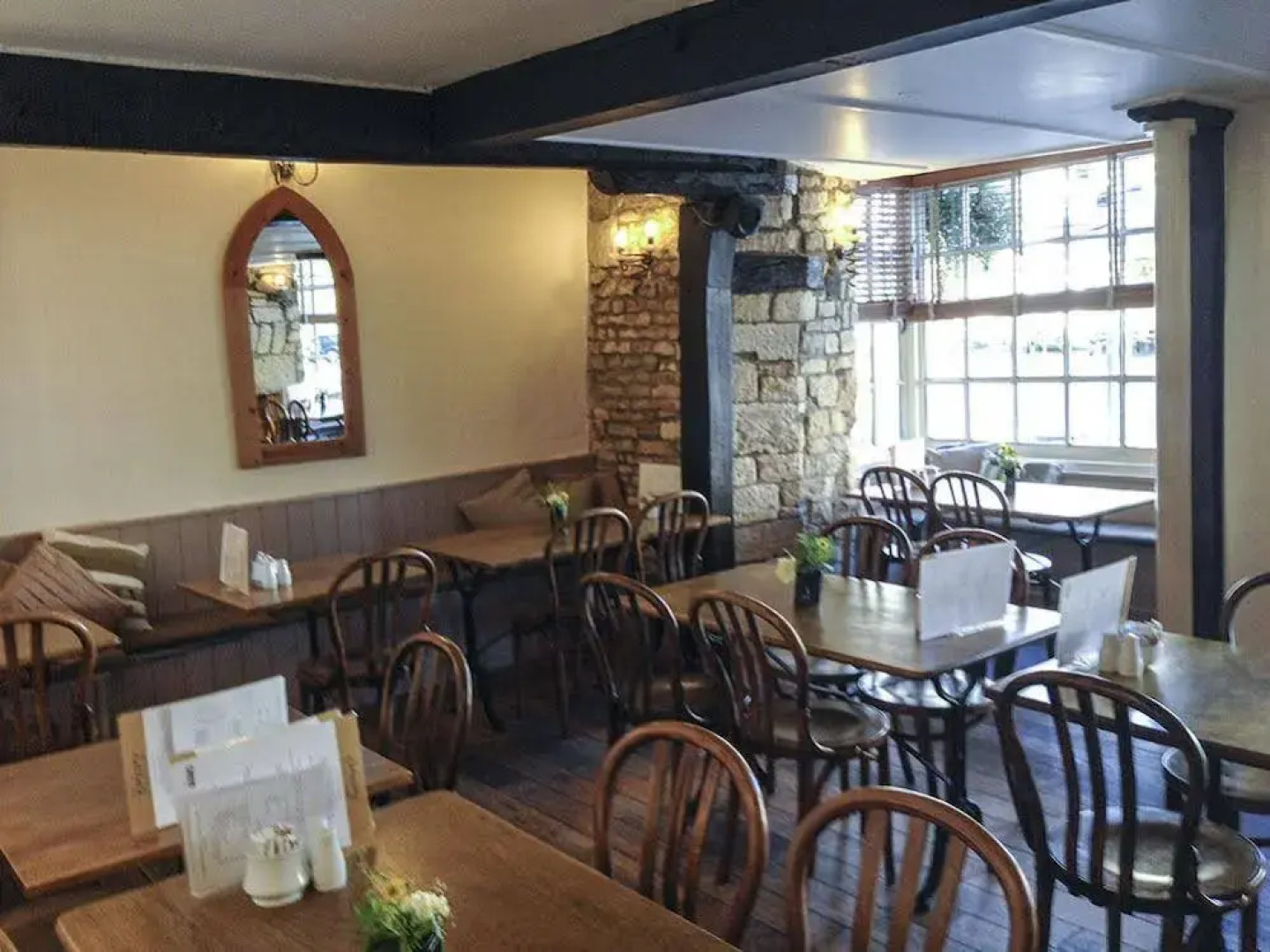 Priory Tearooms Burford With Rooms