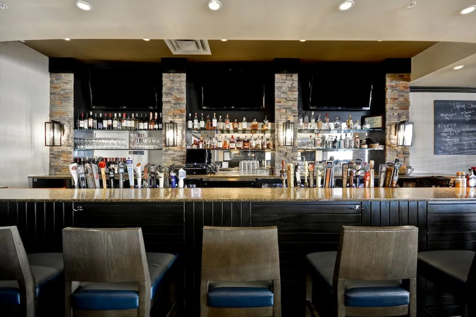 Holiday Inn Hotel & Suites Detroit Metro Airport