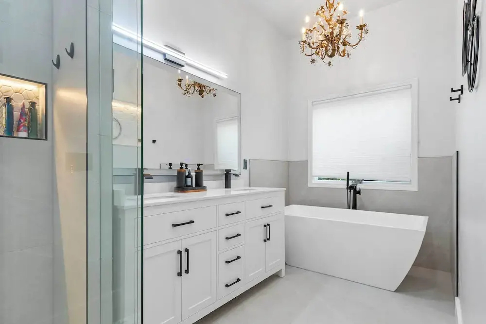 Hiking On-site: Mtn-view Burnsville Condo!