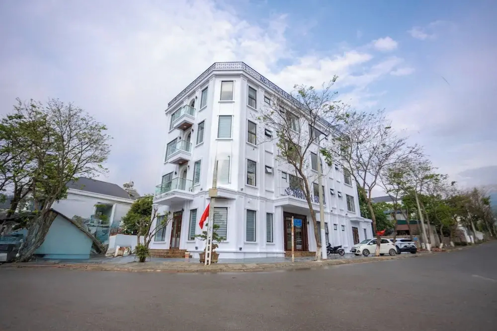 Victoria Hotel MC - by BAY LUXURY