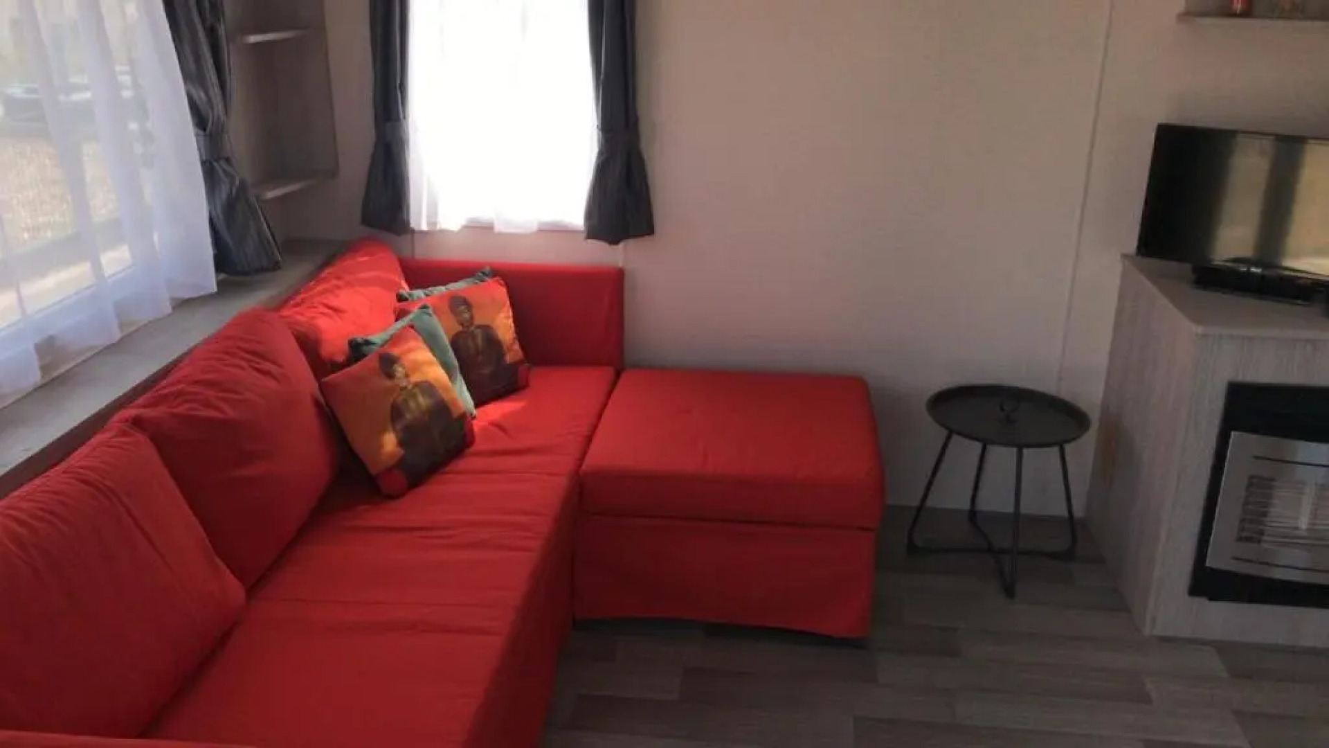 Luxe Chalet op camping Duindoorn, IJmuiden aan Zee, in de buurt van F1 circuit Zandvoort en Bloemendaal op loopafstand strand