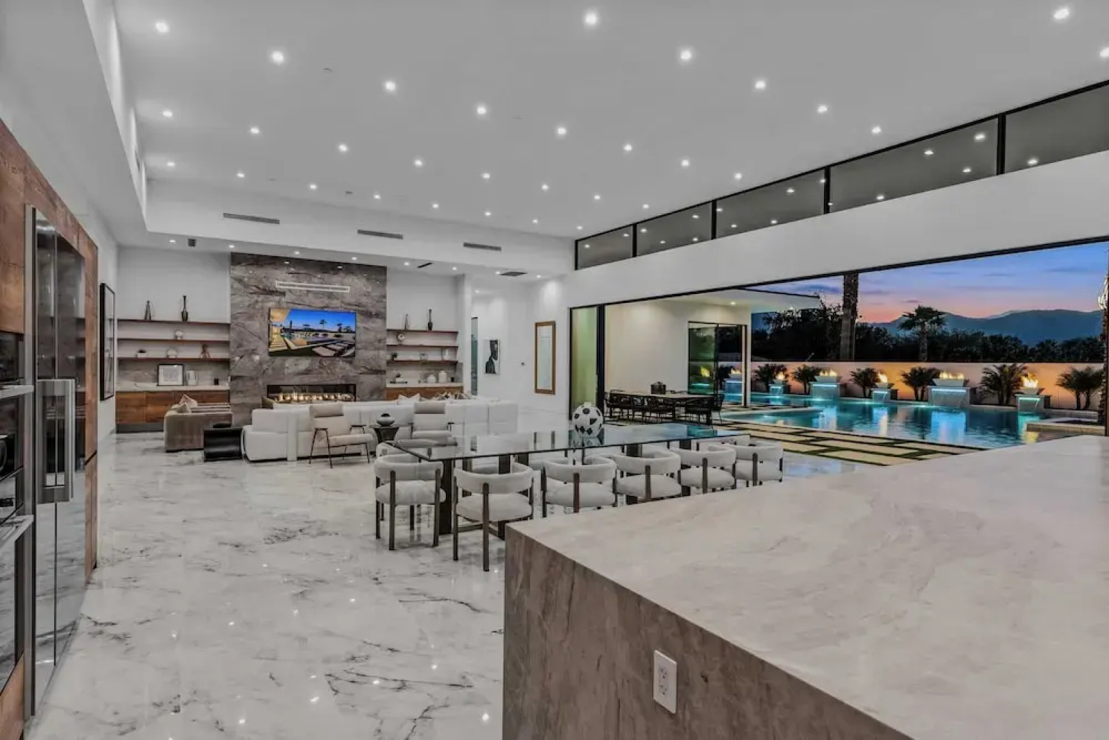 Sleeps 31 2 Luxury Villas w/ Pool + Spa, Putting Green Bravo by Avantstay