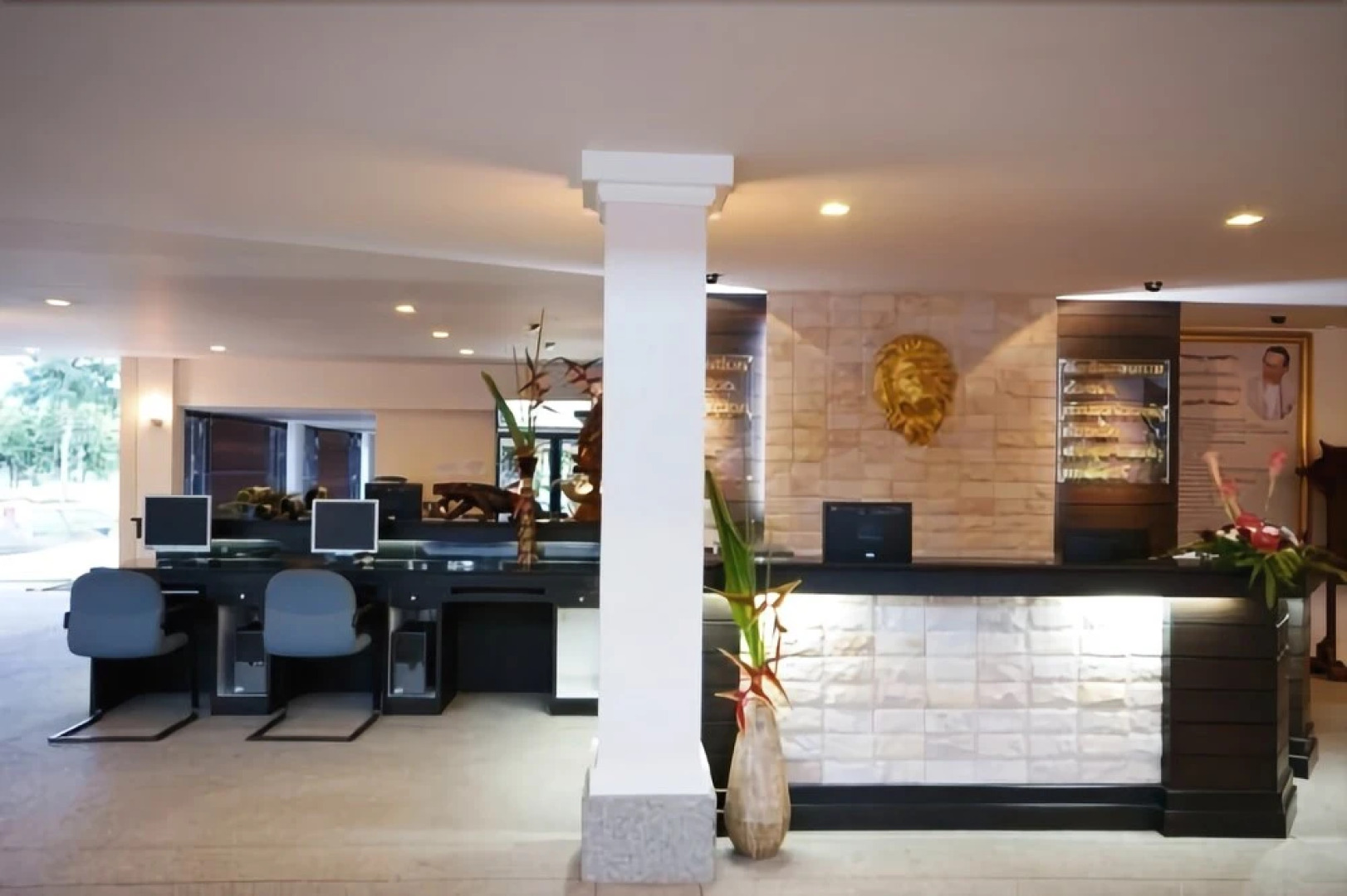 Lakeside Chalet by Mida