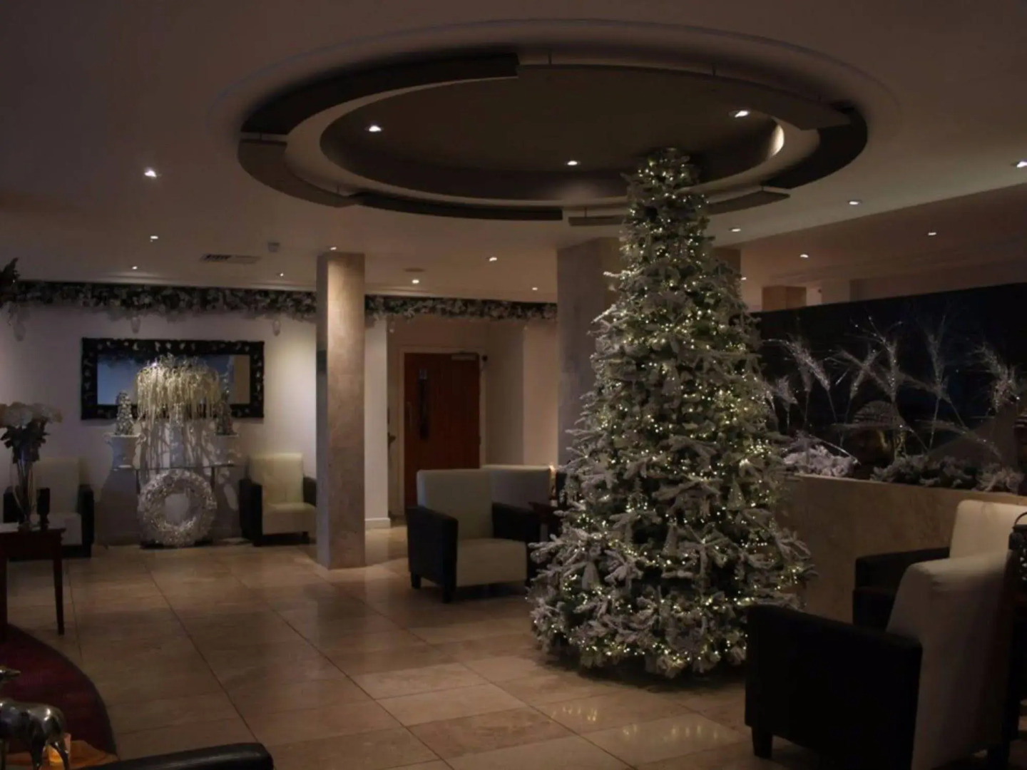 Admiralty Hotel & Restaurant