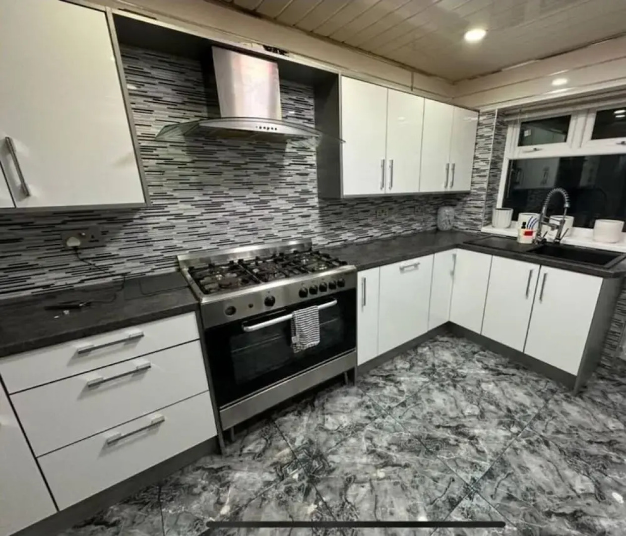 Cozy 4-bed Room Apartments in Birmingham