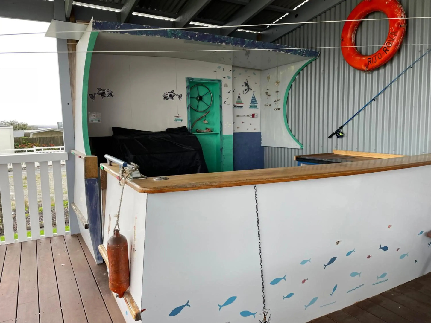 Luxurious Ocean front home, pets welcome, open fire large and spacious