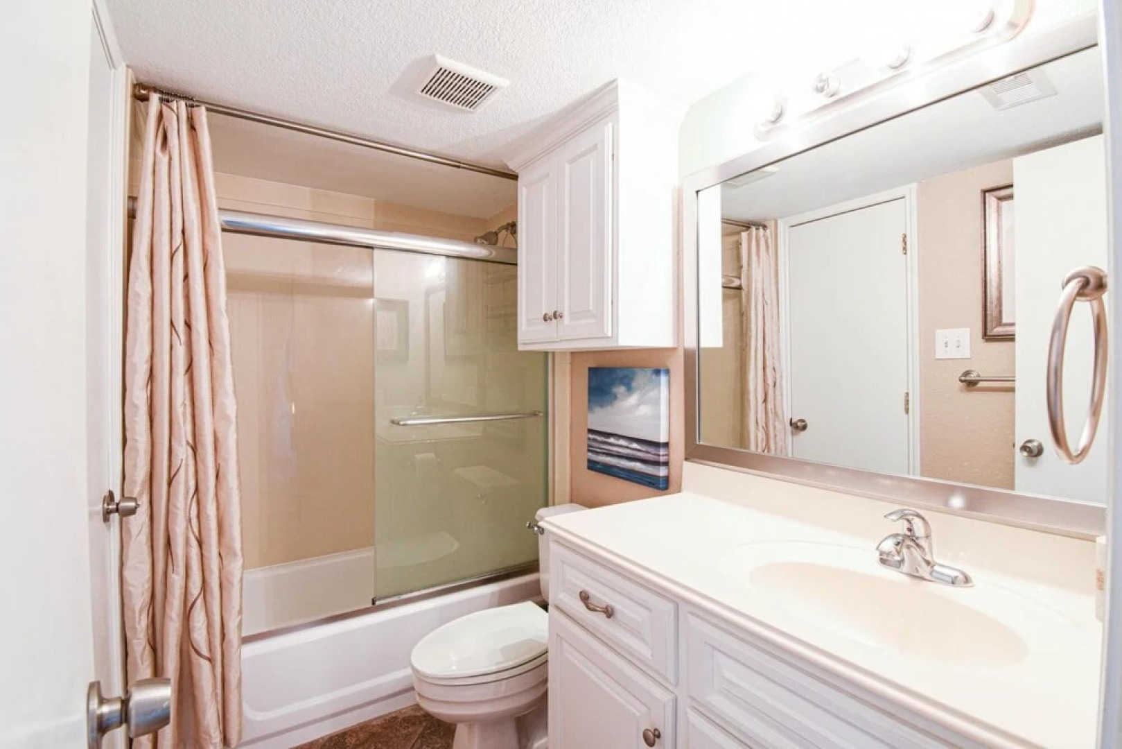 Seascape 2216 Hotel Room