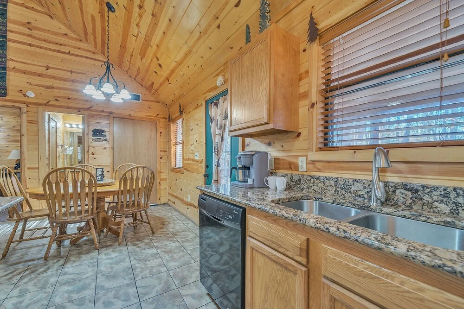 Bear Trail 2 Bedroom Cabin by Redawning